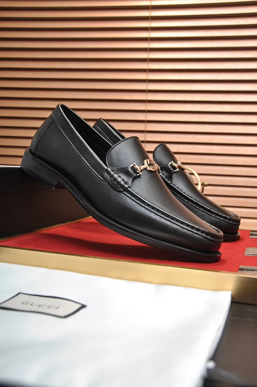 Men's shoes💰560💶Italy's top luxury men's shoe giant (GUCCI) (Gucci) (full cowhide lining) new arrival🍃Original European style🔰 Pleasant to the eye😍In order to make the shoes more durable and non-deformable🌀The production continues to follow traditional methods but there is still no lack of innovation💪Choose original sheepskin for the leather♻️ Smooth and natural And extra bright ⭐Made of imported cowhide, the first choice of rich people 38-45 (45 customized)